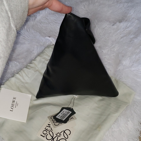 📣Loewe 🚨PRICE DROP🚨 RARE Black Bolso Triangle📣 - Picture 3 of 13